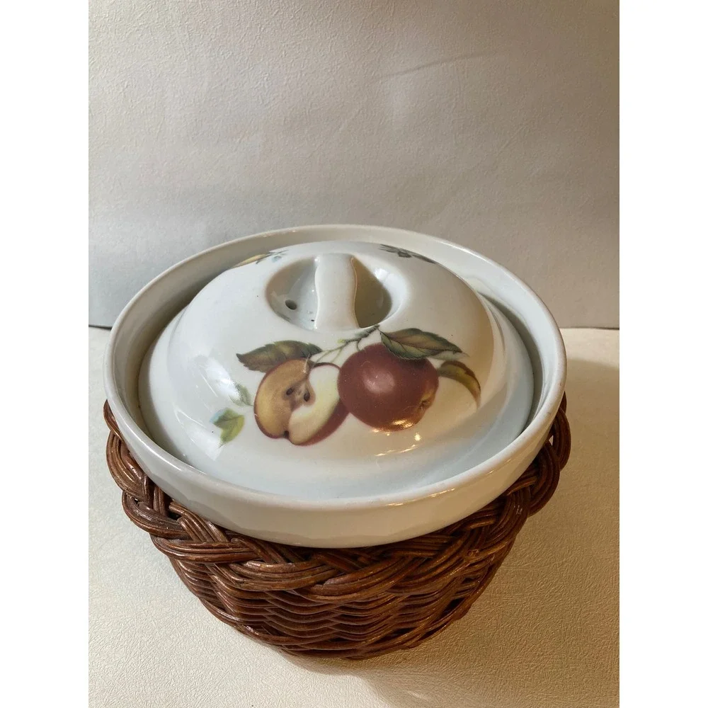 BIA Cordon Bleu Orchard Fruit Ceramic Casserole Dish with Lid and Wicker Basket